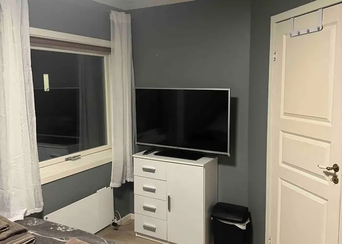 Flat, 15 Min Walk To Center Тромсё